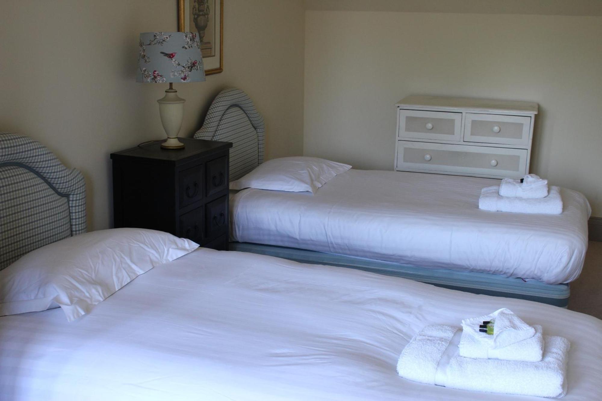 Thornton Manor - Holiday Cottages And Apartments Хесуол Стая снимка